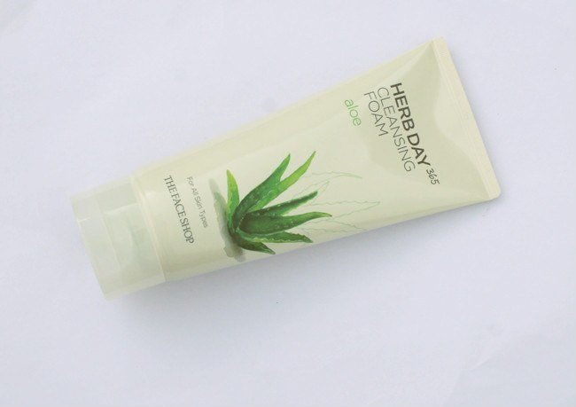 The Face Shop Herb Day 365 Cleansing Foam Aloe