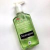 Neutrogena Oil – Free Acne Wash Redness Soothing Cleanser